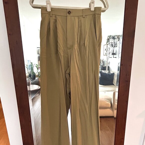 NWT Reformation Mason Pant - size 4 - color: olive oil - Picture 1 of 4